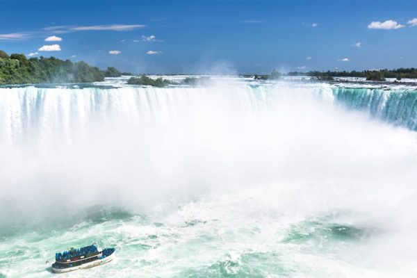 gi_498644849_niagara_falls_ontario_3000x1000